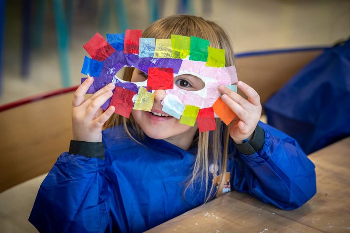 [💼💼💼] Nos petits valenciennois ont repris le chemin de l’école ce matin ! Après deux semaines de vacances 🥳 où ils ont pu s’amuser et se divertir dans les Accueils de Loisirs de Valenciennes. Ils retrouvent aujourd’hui, leur salle de classe rénovée ✨ pour poursuivre leur épanouissement.