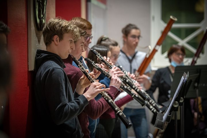 [🎼RETOUR EN IMAGES🎹] Sur la nuit des Conservatoires, le temps d’une promenade nocturne, professeurs et élèves du Conservatoire de Valenciennes ont offert aux visiteurs concerts 🎷🎺🎼, représentations de tous types d’instruments et découverte du conservatoire. 
😉👇