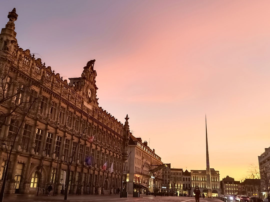 Un joli ciel d’hiver sur notre Ville. Merci à @sebastien.estivie de nous avoir partagé cette photo 😉

#Valenciennes
#valenciennesmetropole #valenciennestourismeetcongres #igersvalenciennes #nord #hautsdefrance #tourismehautsdefrance #nordmylove #nordtourisme #hdf_en_photos #departement59 #esprithautsdefrance #nordpasdecalais #placedarmes #beffroi #hoteldeville #cieldhiver