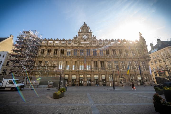 [INFO] Vous avez sans doute déjà remarqué l’énorme échafaudage sur la façade de l’hôtel de Ville ! Elle se refait une beauté 😍Voici quelques essais pour vous donner une idée du projet final.ℹ Pour votre information, l’hôtel de ville reste ouvert et vous accueille en toute sécurité.+ d’infos 👇😉