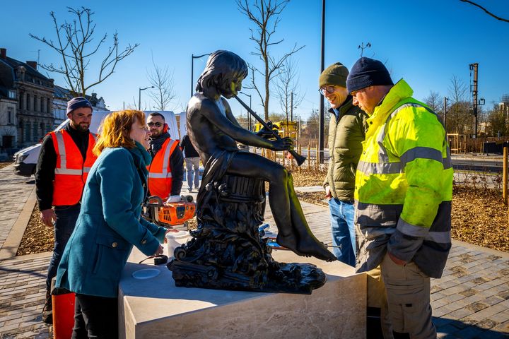 [👀👀] Ouvrez grand les yeux ! Les oeuvres s’installent sur les boulevards Saly et Beauneveu !
N’oubliez pas de participer au jeu concours ouvert jusqu’au 22 mars 2022 pour tenter de gagner votre mini réplique de l’adorable ours Pompon !
ℹ Règlement 👉 https://www.valenciennes.fr
👉 RDV sur l’Instagram de la Ville de Valenciennes : valenciennes_maville