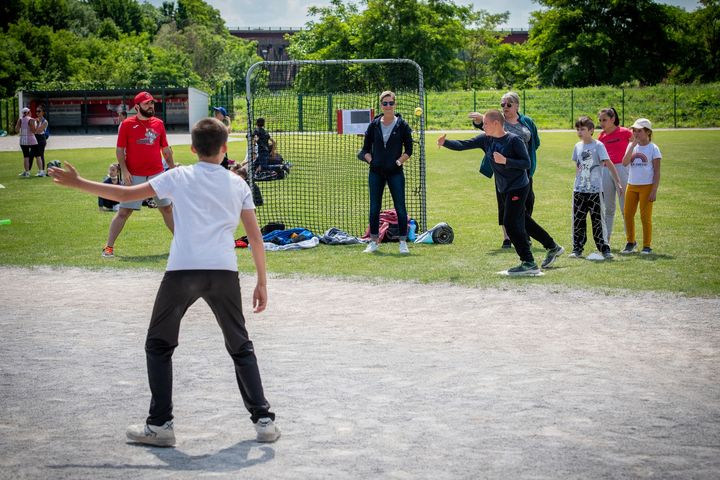 [CITE EDUCATIVE] Retour en images sur les actions réalisées dans le cadre de la « Cité éducative » :
▶ initiation à la pratique sportive entre des classes de CM2 et de 6ème avec l’association Valenciennes baseball Club
▶ remise de diplômes du club de lecture « Coup de pouce »
▶ l’exposition Bye Bye Grise Mine, réalisée en lien avec les élèves des écoles de Valenciennes, le musée des Beaux-Arts et Rubika
+ d’infos 👇