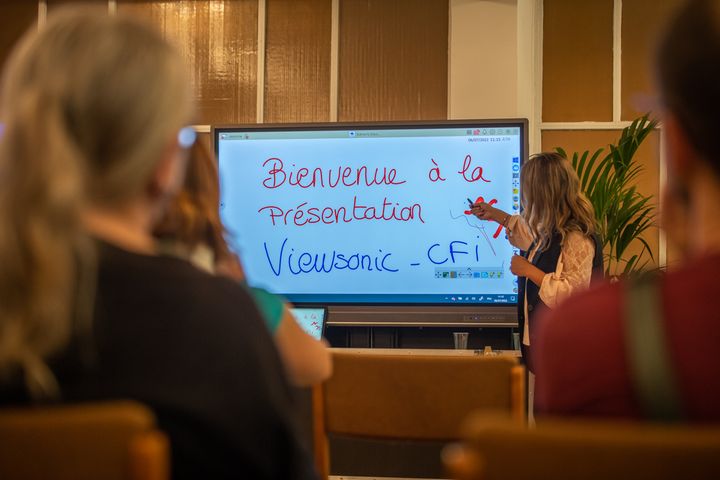 [💼💼💼] Dernier jour d’école ! Une fois les cartables rangés, les élèves et étudiants pourront profiter d’un repos bien mérité. Pendant ces deux mois, la Ville de Valenciennes poursuivra elle ses investissements dans l’amélioration des conditions d’accueil et de travail des élèves valenciennois. 
+ d’infos 👇
