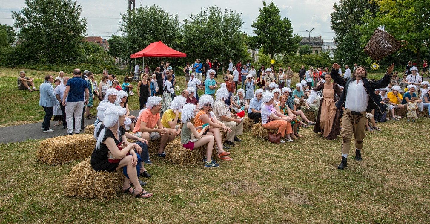 Les Arts dans les remparts
Des moments inoubliables à passer en famille ! Une immersion dans le XVIIème siècle, quand la France rayonnait à travers le monde. Des costumes d’époque, des artistes aux numéros exceptionnels, des artisans et de nombreuses activités pour petits et grands. Cela dans un magnifique espace naturel où vous trouverez tout pour vous restaurer et étancher votre soif de découvertes

http://lesartsdanslesremparts.fr

Le 3 juillet 2022 de 10h à 19h
Entrée et spectacles gratuits
Le parc est situé devant le parking Lacuzon

#valenciennesmetropole #valenciennes_maville #valenciennestourismeetcongres #art #rempart #XVII