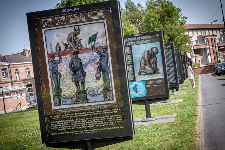 [EXPO] Pour ceux et celles qui ne l’ont pas encore découverte, l’expo « Bye Bye Grise Mine » est encore visible jusqu’au 31 août ! 🤩
ℹ A l’occasion du 10e anniversaire de l’inscription du Bassin Minier au patrimoine mondial de l’UNESCO, « Bye Bye Grise Mine » vous embarque dans une galerie de portraits des personnes qui ont fait la mine ⛏

👉 RDV :
▶ Sur le Quai des Mines où sont exposées en plein-air, en accès libre et gratuit, les œuvres du Musée des Beaux-Arts de Valenciennes  sous forme de reproductions.

ℹ https://www.valenciennes.fr/agenda/bye-bye-grise-mine/