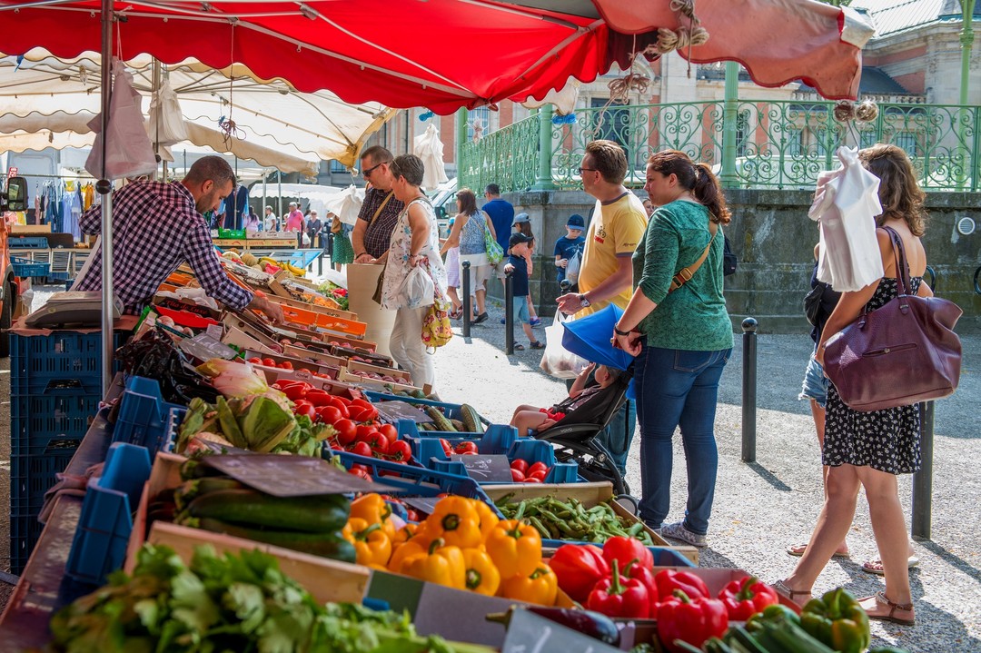 N’oubliez pas, c’est jour de marché !
Les producteurs vous attendent place Verte ! 🙂

 #valenciennesmetropole #valenciennestourismeetcongres #valenciennes #marché #samedi