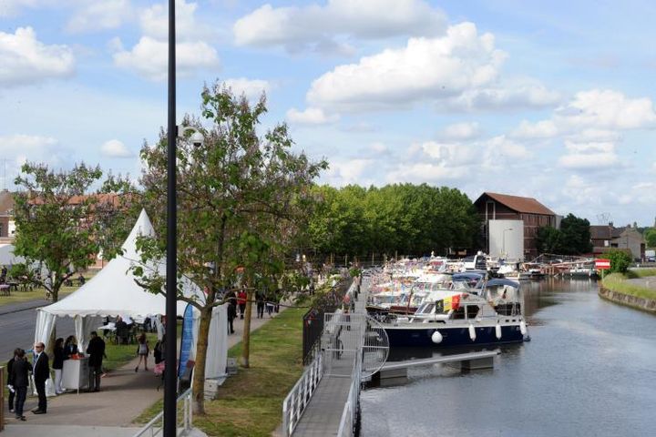 [A NE PAS MANQUER] Dimanche 18 septembre, Val’Escaut et les voies navigables de France vous proposent de découvrir les secrets du port de plaisance de Valenciennes, de son écluse et de son barrage.
Vous serez accompagné de 2 professionnels du site qui sauront vous partager leur expertise et vous accompagner dans cette découverte inédite et enrichissante !
ℹ️ Visite du port Valescaut, écluse et barrage, accueil à la capitainerie (Durée 1h)
▶️ RDV dimanche 18 septembre à 10h, 11h, 13h30, 14h30, 15h30 et 16h30
+ d’infos : https://urlz.fr/jbAn