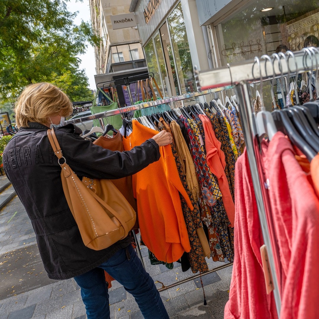 C’est la Fête du Commerce à Valenciennes ! 🤩 
Du 9 au 12 septembre, venez faire de bonnes affaires chez nos commerçants participants sans oublier la « Brocante Antiquités » le 12 septembre sur la Place d’Armes.
