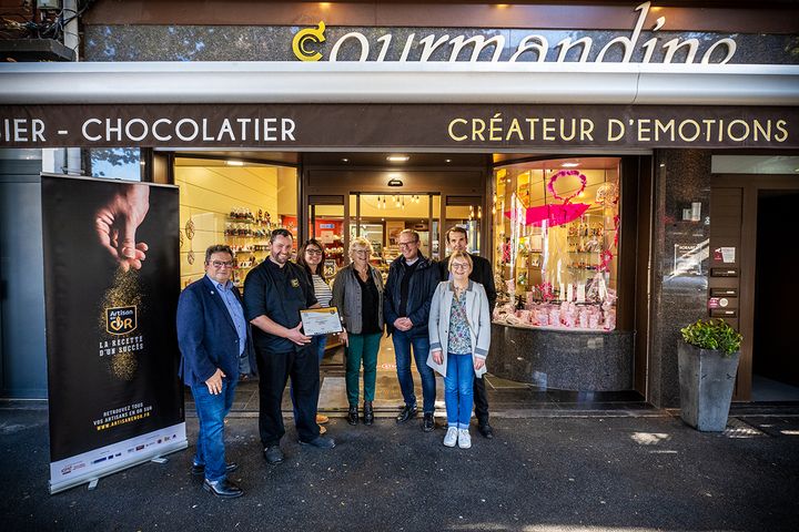 [ARTISAN EN OR] Félicitations aux artisans valenciennois en or !  
Cette année 5 commerces de bouche sont distingués pour la haute qualité de leurs produits et services. 
Félicitations à :
👉  Monsieur Christophe Guillon – Poissonnerie cazeel 
👉  Monsieur Boulloigne – Le pain Valenciennois-Maison Boulloigne  
👉  Messieurs Sébastien et Sylvain Wattelier – Les Foies Gras De Saulzoir 
👉  Madame et Monsieur Guilbert – Pâtisserie Gourmandine