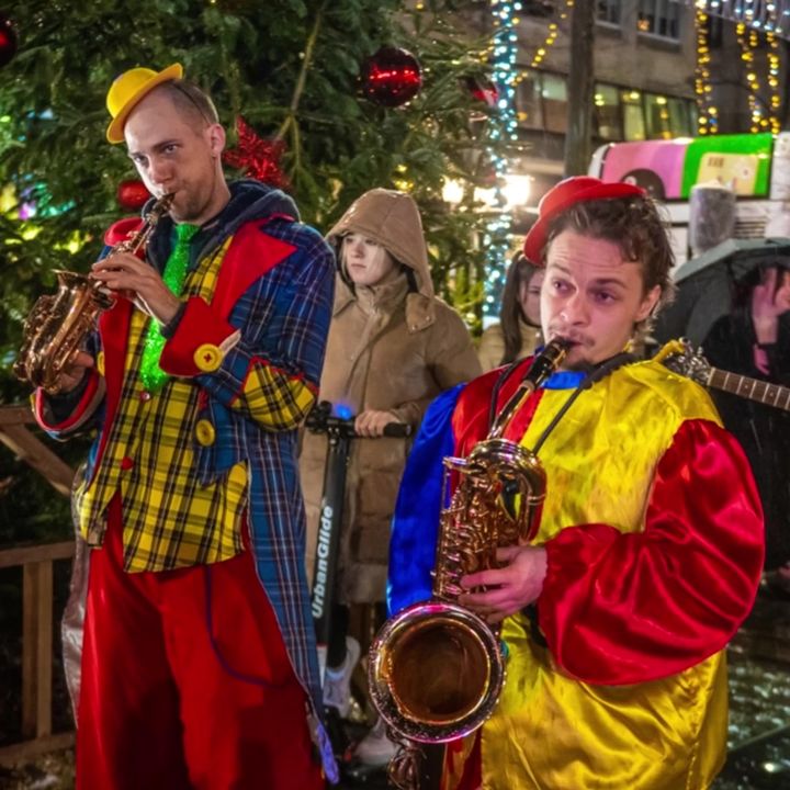 [🎄🎅MON BEAU NOËL A VALENCIENNES🎄🎅] Retour en images sur votre 1er week-end. 
Pour préparer votre prochaine venue :
🎅 Voici le lien vers l’événement 👉 https://fb.me/e/2VgJXCspW
🎅 Voici le programme de ce mois de fête 👉 https://fr.calameo.com/ville-de-valenciennes/read/0053866218046c333adbe
#valenciennes_maville #noel_a_valenciennes
