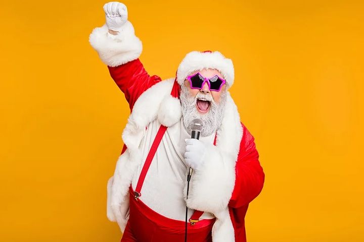 [🎄🎅MON BEAU NOËL A VALENCIENNES🎄🎅] En décembre la Médiathèque Simone Veil – Valenciennes et le Centre Culturel L’Odyssée Valenciennes vous proposent des animations gratuites et ouvertes à toutes et à tous autour de Noël. Il y en a pour tous les goûts !
A la Médiathèque Simone Veil – Valenciennes :
▶️ Du 10 au 30 décembre, (re)découvrez la splendide bibliothèque des Jésuites du XVIIIe siècle
▶️ Samedi 17 décembre à 15h, création de chemins de tables hivernaux
▶️ Samedi 17 décembre à 16h, le choeur Il Rinnovo vous invite à un concert de Noël 
Au Centre Culturel L’Odyssée Valenciennes 
▶️ Mercredi 14 et samedi 17 décembre à 14h30, ateliers coutures et broderies numériques
▶️ Samedi 17 décembre à 14h30, 15h30 et 16h30, escape game « Panique à la fabrique de jouets » 
▶️ Vendredi 16 décembre à 19h, les musiciens du Quartet Belvédère vont vous faire swinger 
▶️ Mercredi 21 décembre à 16h, spectacle familial « Le Père Noël est enrhumé ».
ℹ️ infos et inscriptions pour le Centre Culturel L’Odyssée Valenciennes au 03 27 22 46 60 – pour la Médiathèque Simone Veil – Valenciennes au 03 27 22 57 00