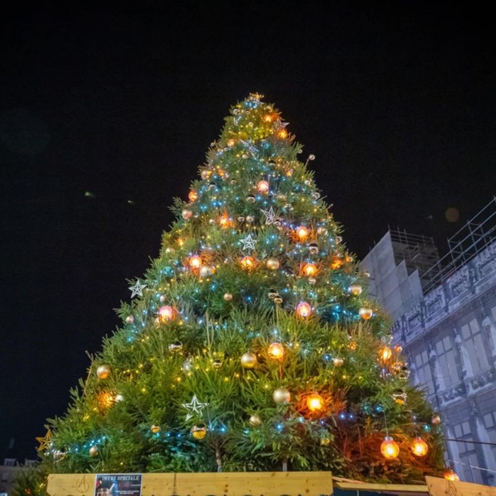 [🎄🎅MON BEAU NOËL A VALENCIENNES🎄🎅] Retour en images sur votre 2ème week-end. 
Pour préparer votre prochaine venue :
🎅 Voici le lien vers l’événement 👉 https://fb.me/e/2VgJXCspW
🎅 Voici le programme de ce mois de fête 👉 https://fr.calameo.com/ville…/read/0053866218046c333adbe
#valenciennes_maville #noel_a_valenciennes