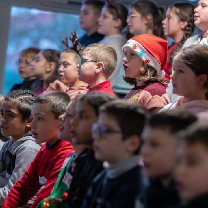[🎄🎅MON BEAU NOËL A VALENCIENNES🎄🎅] Retour en images sur votre week-end à Valenciennes.
Pour préparer votre prochaine venue :
🎅 Voici le lien vers l’événement 👉 https://fb.me/e/2VgJXCspW
🎅 Voici le programme de ce mois de fête 👉 https://fr.calameo.com/ville…/read/0053866218046c333adbe
#valenciennes_maville #noel_a_valenciennes