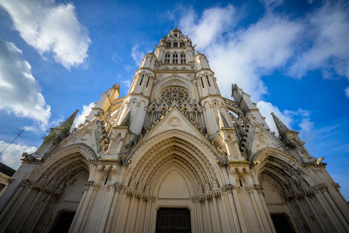 La majestueuse basilique Notre-Dame 

#basilique #basiliquenotredame #notredame #monumentremarquable #valenciennes #valenciennes_maville #valenciennesmetropole #valenciennestourismeetcongres #igersvalenciennes #nord #hautsdefrance #pintemps #nordmylove #nordtourisme #hdf_en_photos #departement59 #nordpasdecalais