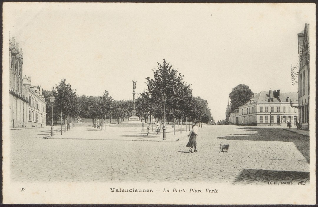 [Le mardi c’est Archive ! ]

La petite place Verte vers 1910
Cartes postales du début du XXe siècle.

#valenciennes #valenciennesmetropole #archives #culture #histoire #lemardicarchive