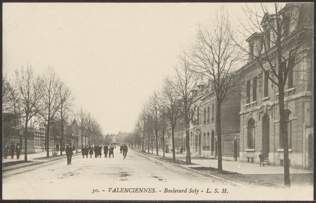 [Le mardi c’est Archive ! ]

Le boulevard Saly vers 1910.
Cartes postales du début du XXe siècle.

#valenciennes #valenciennesmetropole #archives #culture #histoire #lemardicarchive