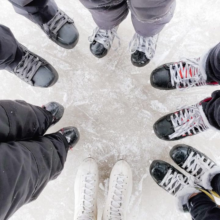 [RDV] La patinoire Valigloo vous donne RDV samedi à 21h pour la nocturne « Carnaval de Rio »🥳⛸🎭. Déguisez vous et venez faire la fête à Valigloo !
▶️Au programme 👉 concours de déguisement, stand photo, pinata🎊,…
+ d’infos 👉 www.patinoire-valigloo.fr