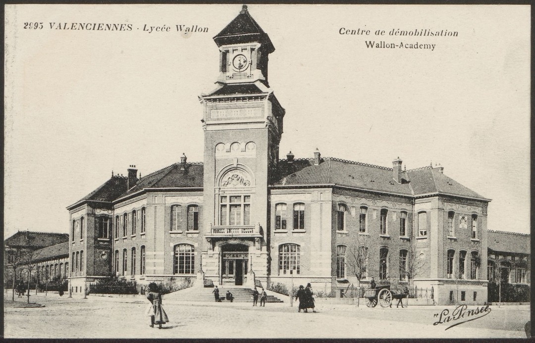 Le Lycée Henri-Wallon en 1914.

Retrouvez l’expo dédiée à Henri Wallon, du 5 au 29 avril 2023 à la médiathèque Simone Veil. + d’infos sur notre site 👉 https://www.valenciennes.fr/agenda/henri-wallon-linconnu-connu/

#valenciennes #valenciennesmetropole #archives #culture #histoire #lemardicarchive