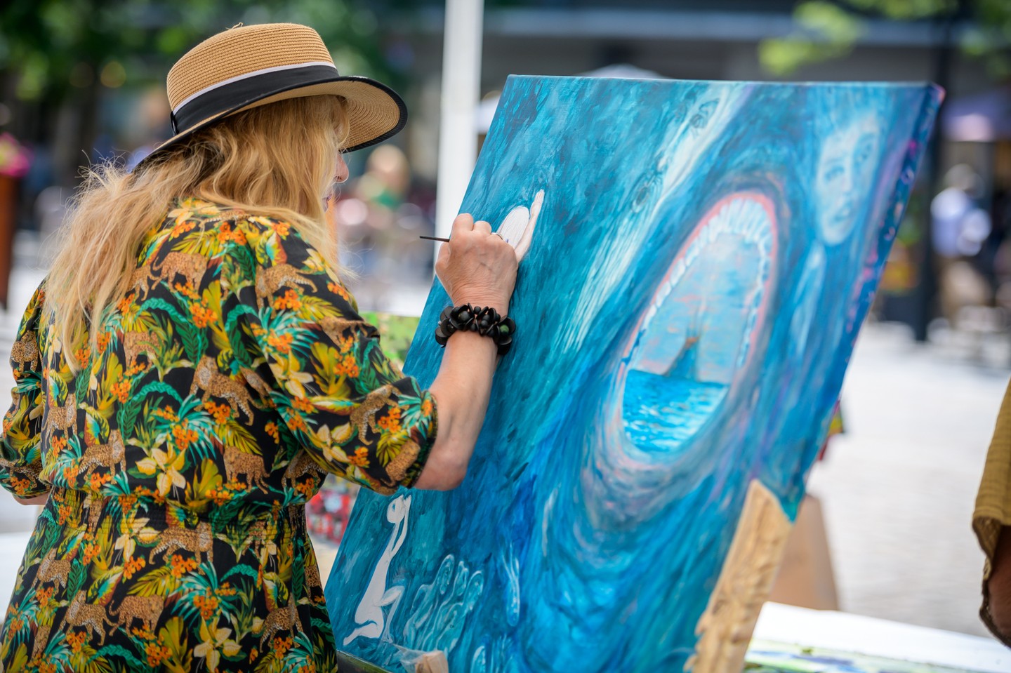 [la place d’Armes est à vous !]

Petit retour en images sur nos animations du week-end sur la place d’Armes !🤩

📅 Rendez-vous le 1er juillet pour une séance de cinéma de plein air

#artistes #artistespeintres #toile #oeuvres #foodtruck #festivalfoodtruck #voituresmilitaires #armée #valenciennes_maville #valenciennesmetropole #valenciennestourismeetcongres #placedarmes #centreville #animations