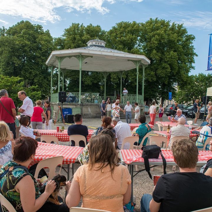 [SENIORS] Envie de danser ?💃🕺
Le conseil des seniors vous invite au bal des seniors pour partager ensemble un moment de convivialité autour du kiosque du musée, RDV le 2 juillet de 15h à 19h.
ℹ️ Petite restauration sur place – https://fb.me/e/bzkmel8OJ