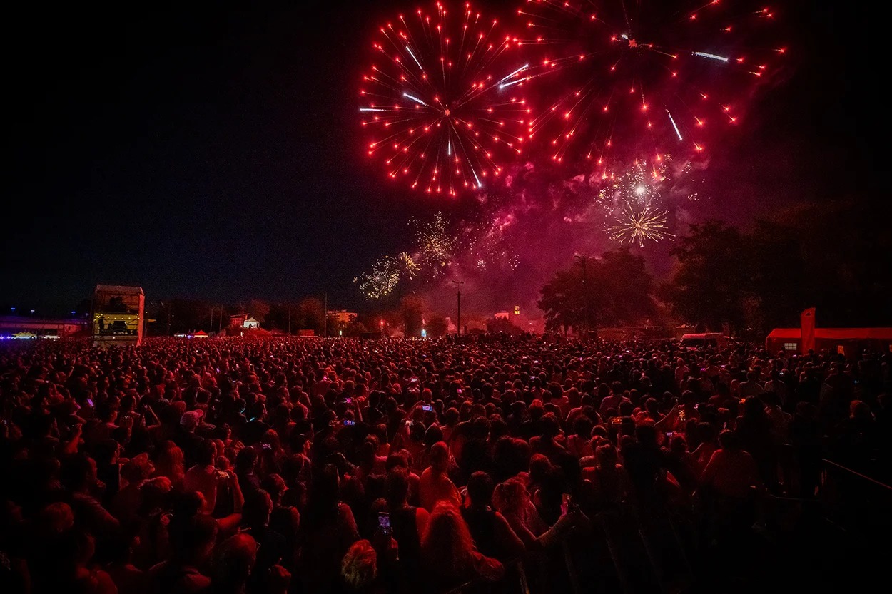 14 juillet ! envoyez la musique !

Cette année, place aux artistes du territoire qui vont mettre l’ambiance sur le parking Lacuzon ! retrouvez la programmation dans l’agenda de notre site https://www.valenciennes.fr

#valenciennes #valenciennes_maville #valenciennesmetropole #centreville #valenciennestourismeetcongres #igersvalenciennes #nord #hautsdefrance #14juillet  #feudartifice  #nordmylove #nordtourisme #hdf_en_photos #departement59 #nordpasdecalais #festivités