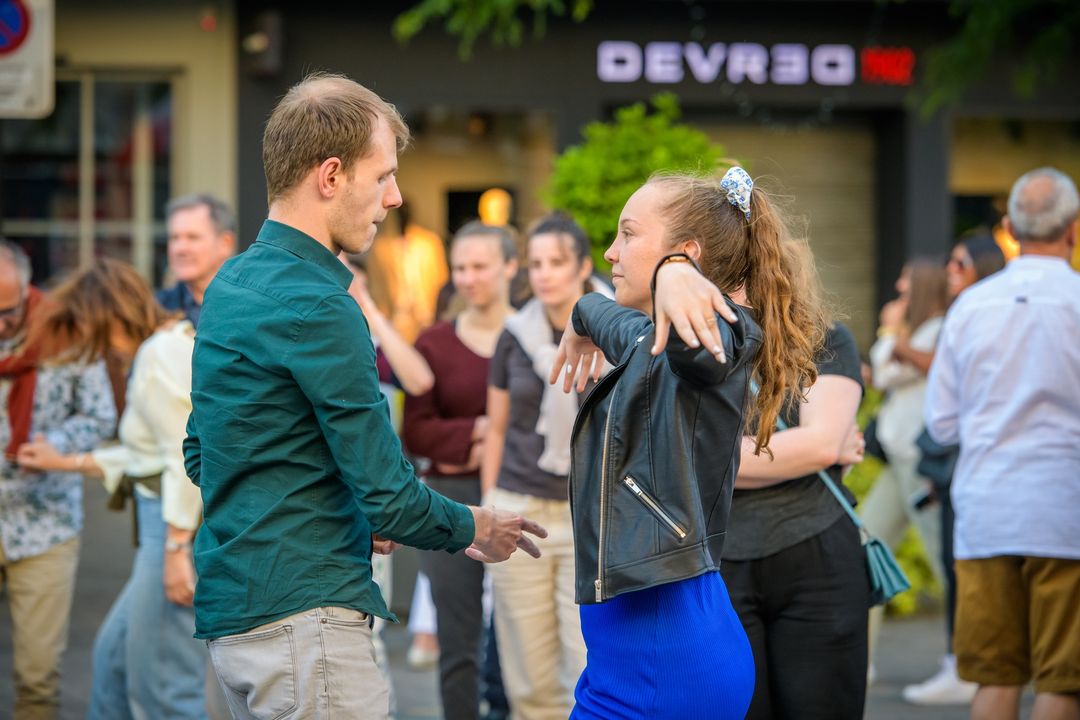 [💃🕺RDV💃🕺] MC Latino  vous donne RDV avec « PASSION DANSE VALENCIENNES », ce soir de 16h à 19h sur la place d’Armes😉💃🕺