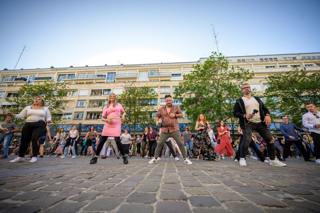 [RDV] Vous en voulez encore ?🙃, MC Latino vous donne RDV avec « PASSION DANSE VALENCIENNES », ce soir de 19h à 22h sur la place d’Armes😉💃🕺