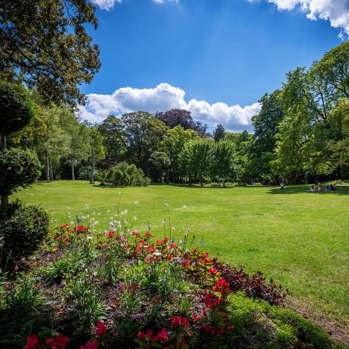 [🌿🌷🌸🌾] A Valenciennes, il y a vos commerces préférés, vos marchés de détails, vos loisirs,… mais vous pouvez vous également vous ressourcer dans un bel écrin de verdure 🌿 Allez c’est parti 😉