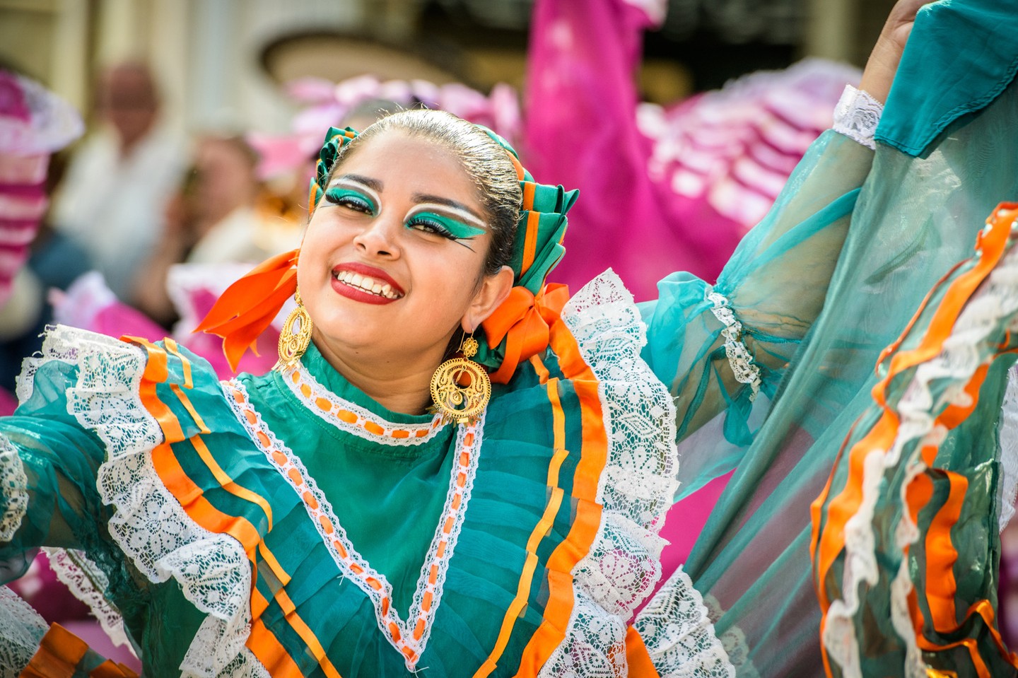 Couleurs, musiques, danses, sourires…retour en images sur la grande parade des #foliesdebinbin !!!

#valenciennes_maville #valenciennesmetropole #carnaval #festivités #geant #binbin #defilecarnavalesque