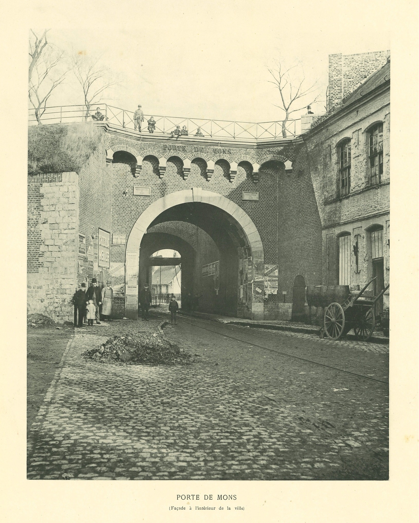 [Le mardi c’est Archive!]

La porte de Mons (rue de Mons)

#valenciennes #valenciennesmetropole #archives #culture #histoire #lemardicarchive #patrimoine #patrimoineculturel