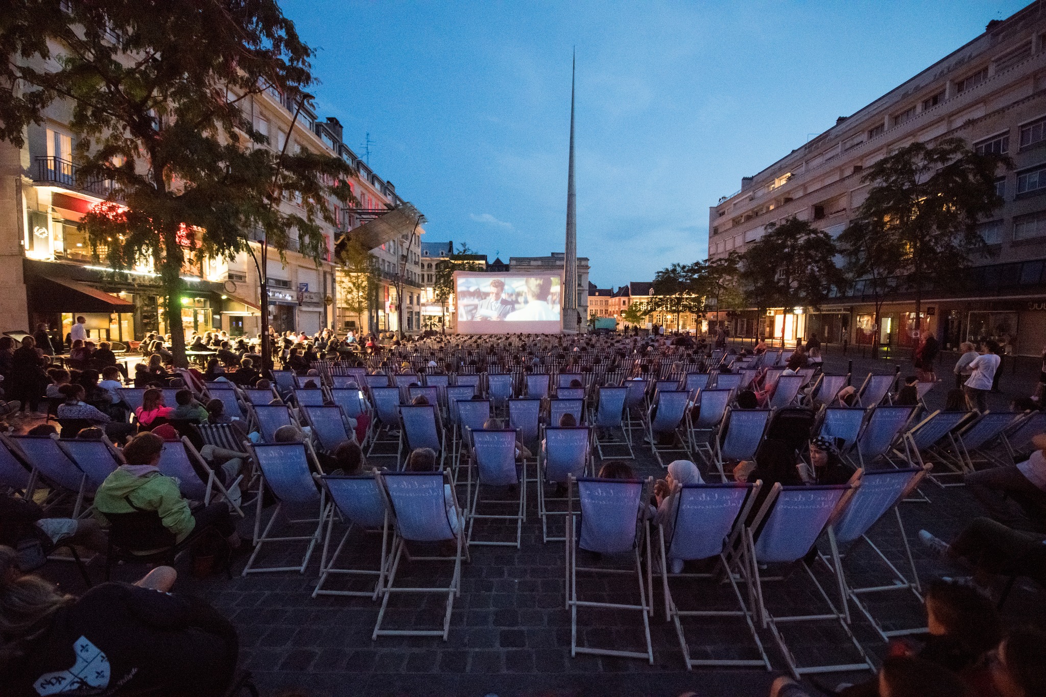 Assistez gratuitement à la projection, en plein air, du film « le Roi Lion » ce 2 septembre à 21h sur la place d’Armes.
*sous réserves des conditions météorologiques

##valenciennes #valenciennes_maville #valenciennesmetropole #centreville #valenciennestourismeetcongres #touslesvalenciennoisici  #igersvalenciennes #nord #hautsdefrance #nordmylove #nordtourisme #hdf_en_photos #departement59 #nordpasdecalais #cinema #cinemapleinair #transat #leroilion