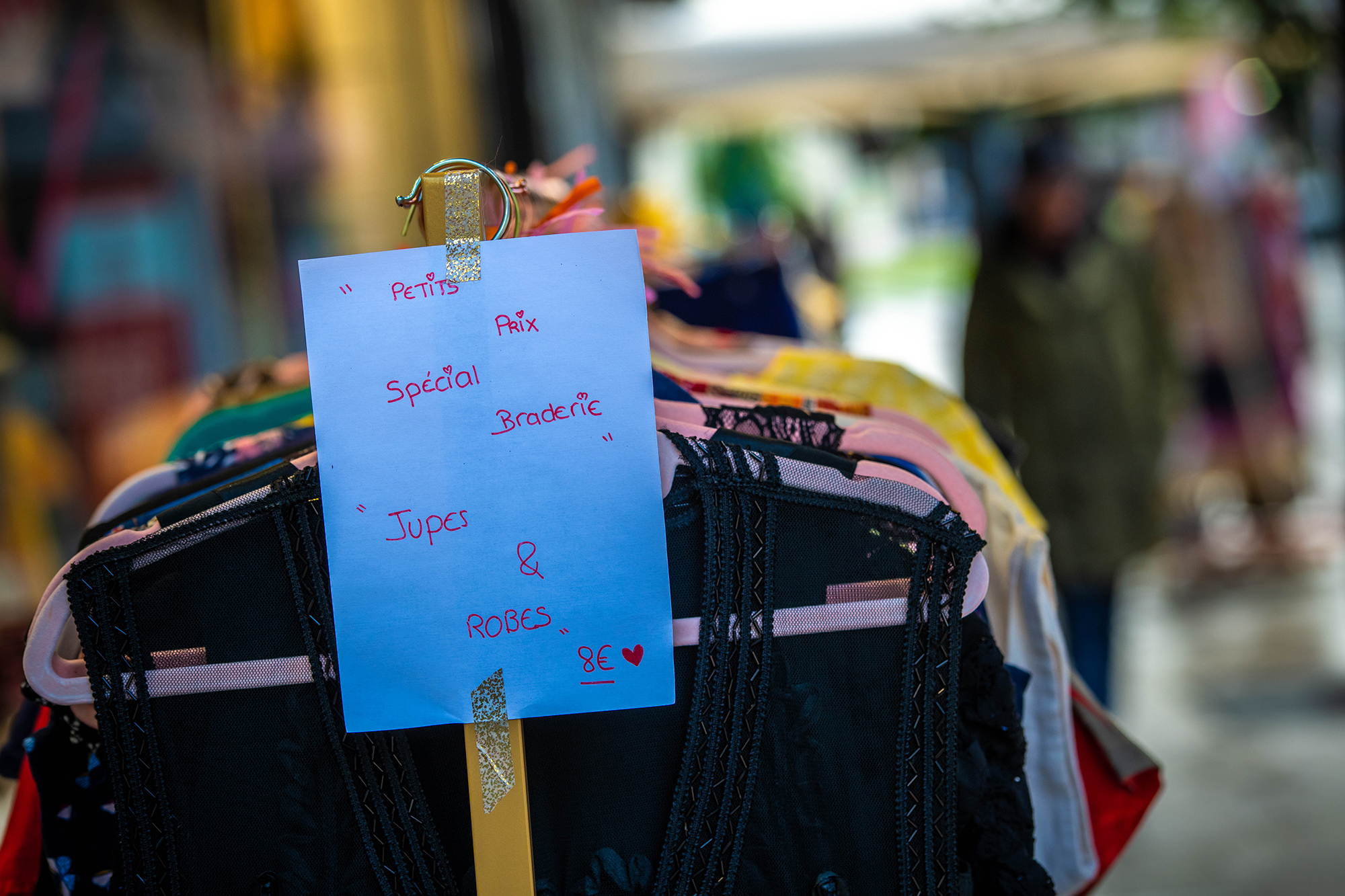La fête du commerce ça commence aujourd’hui !

Durant 3 jours nos commerces envahissent leurs trottoirs pour vous proposez des promotions exceptionnelles. 
Le 11 septembre, en plus de ce grand déballage commercial, une brocante spéciale réservée aux antiquaires professionnels investira la place d’Armes, offrant aux amateurs d’antiquités une occasion unique de dénicher des trésors cachés.

#valenciennes #valenciennes_maville #valenciennesmetropole #centreville #valenciennestourismeetcongres #igersvalenciennes #nord #hautsdefrance #nordmylove #nordtourisme #hdf_en_photos #departement59 #nordpasdecalais #brocante #antiquaire #commerces #prixbradés #braderie #touslesvalenciennoisici