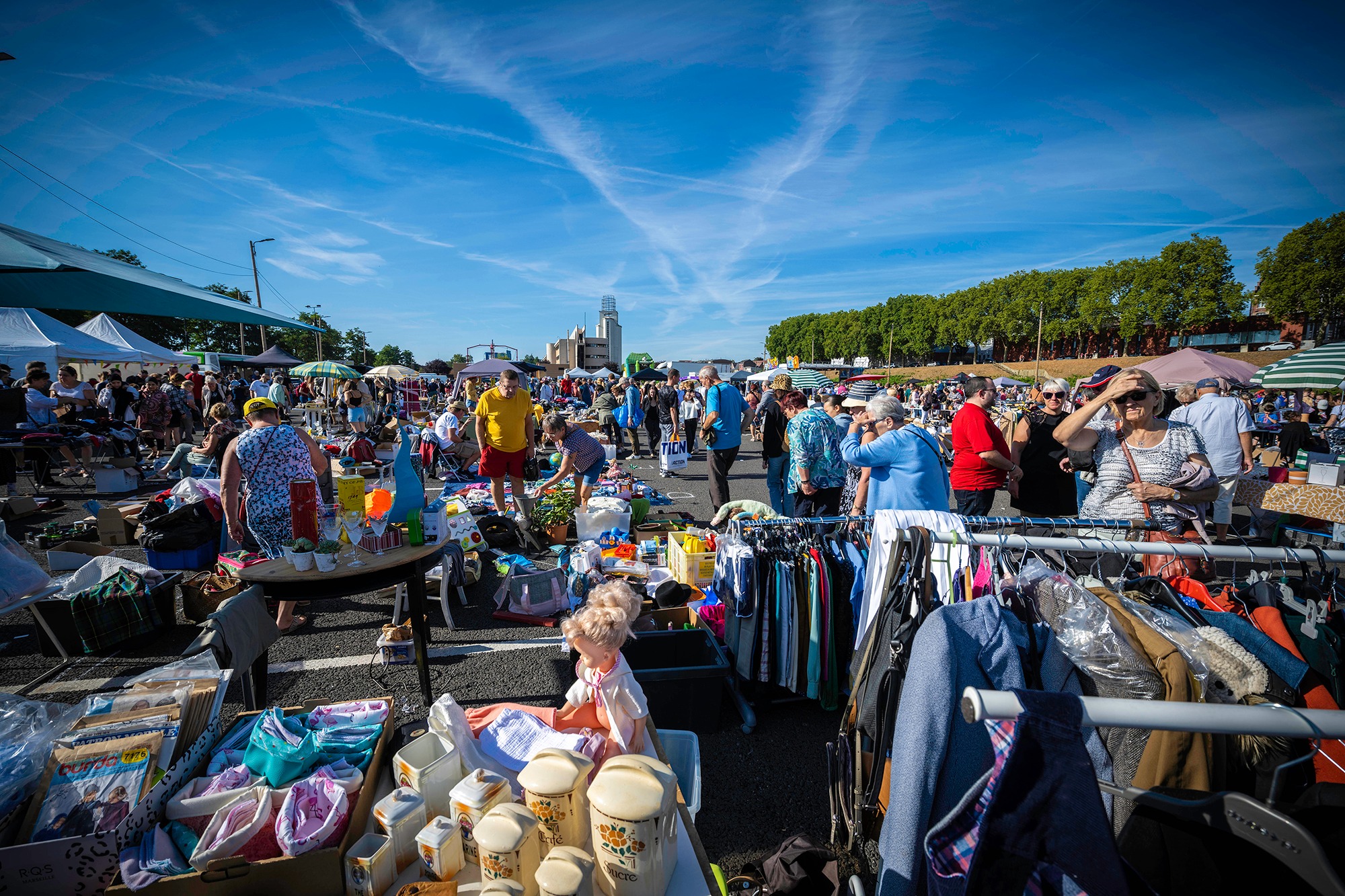 Venez profiter de bonnes affaires sur la brocante du parking Lacuzon, aujourd’hui de 8h à 17h !

#valenciennes #valenciennes_maville #valenciennesmetropole #centreville #valenciennestourismeetcongres #igersvalenciennes #nord #hautsdefrance #nordmylove #nordtourisme #hdf_en_photos #departement59 #nordpasdecalais #brocante