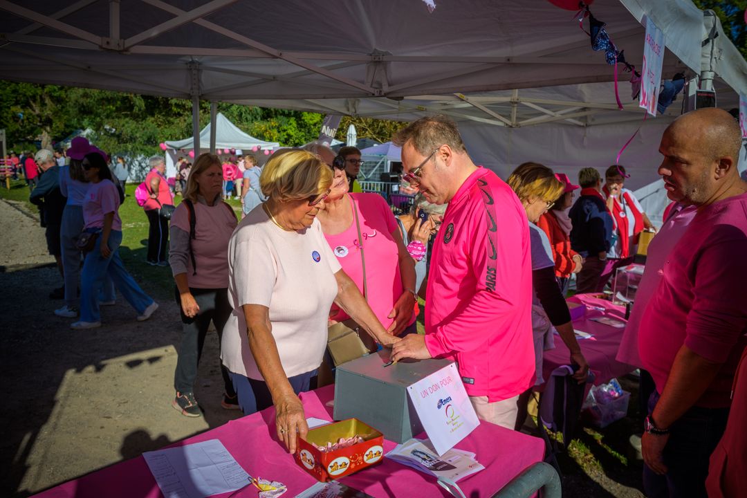 [💗💗OCTOBRE ROSE💗💗] Retour en images sur la marche dédiée à #octobrerose organisée au profit de l’association Emera Équipe. 
💗Octobre Rose continue ! D’autres événements sont prévus avec le soutien de la Ville de Valenciennes. 
💗Retrouvez le programme complet ici : https://bit.ly/48tCz9L