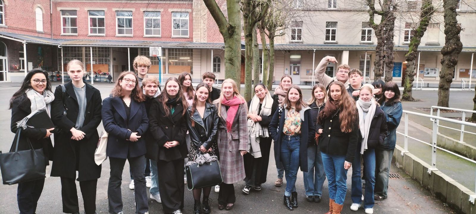 [🎬🎬 #Césardeslycéens 🎬🎬] 
Les élèves de la spécialité « Humanités, littérature et philosophie » de terminale du Lycée Notre-Dame Valenciennes ont été sélectionnés pour participer en tant que jury du #césardeslycéens  
Venez partager ce moment avec eux en assistant aux projections des films en compétition au cinéma Pathé Valenciennes 
▶️ Les cinq films en lice pour l’édition 2024 ont été dévoilés, les projections ont lieu les vendredi 9,  samedi 10 et dimanche 11 février 😉
▶️  Au programme :
🎬 vendredi 9 à 18h45, le procès Goldman de Cédric Kahn 
🎬 samedi 10 à 13h30 je verrai toujours vos visages de Jeanne Herry 
🎬 samedi 10 à 17h30 le règne animal de Thomas Cailley 
🎬 dimanche 11 à 10h30 chien de la casse de Jean-Baptiste Durand 
🎬 dimanche 11 à 14h anatomie d’une chute de Justine Triet.
👉à l’issue de cette dernière projection une émission de radio sera enregistrée avec les élèves jurys dans le grand hall du cinéma 
👉Venez nombreux c’est 5 € ! Prenez vos places ici 👉 https://buff.ly/47Qn4at

[🎬KESAKO🧐🎬] L’objectif du #césardeslycéens, créé par le Ministère de l’Education nationale et de la Jeunesse et l’ Académie des César  est de fédérer les jeunes autour du cinéma français et continuer à en faire un mode d’expression privilégié de leur créativité.