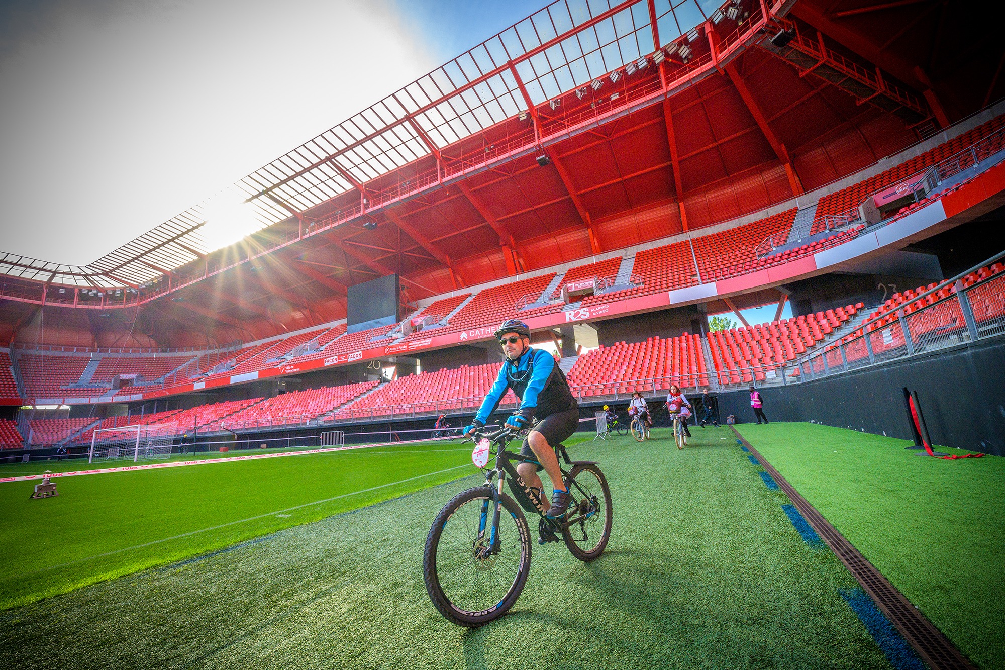 Oyé ! Oyé ! Chers followers à vos appareils photos 📷

Comme vous le savez la flamme paralympique passera à Valenciennes le 25 août 2024. Nous souhaitons donc mettre à l’honneur, dans le prochain journal de la ville, le sport à Valenciennes.
Et pour cela nous avons besoin de vous !

Enfilez vos baskets et postez une photo qui représente le sport à Valenciennes sur votre galerie avant le 29 mars 😉
avec le #valenciennes_maville et le @valenciennes_maville

La plus belle photo sera publiée dans le Valenciennes Infos qui sortira le 29 avril.😍
