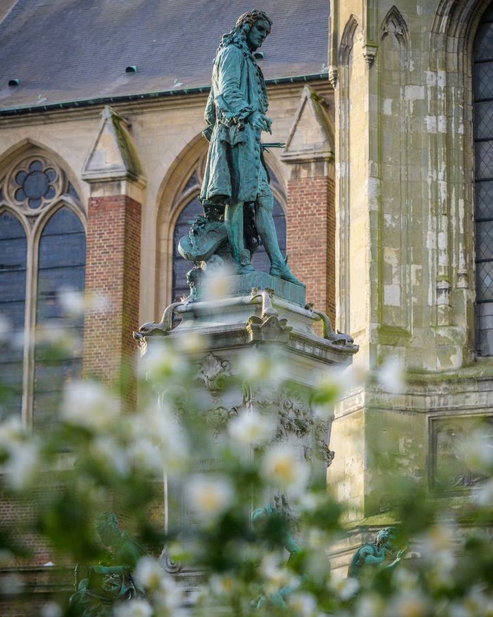 Œuvre conjointe de Jean-Baptiste Carpeaux et René Duparcq, la fontaine Watteau rend hommage au célèbre peintre Valenciennois du XVIIIe siècle.

#œuvre #carpeaux #watteau #artiste local #prixderome #fontaine #valenciennesmetropole #valenciennestourismeetcongres #touslesvalenciennoisici #tlvi #nordpasdecalais #hdf_en_photos #hautsdefrance #departement59 #monnordennord #igersvalenciennes #Nord #hautsdefrance #nordmylove