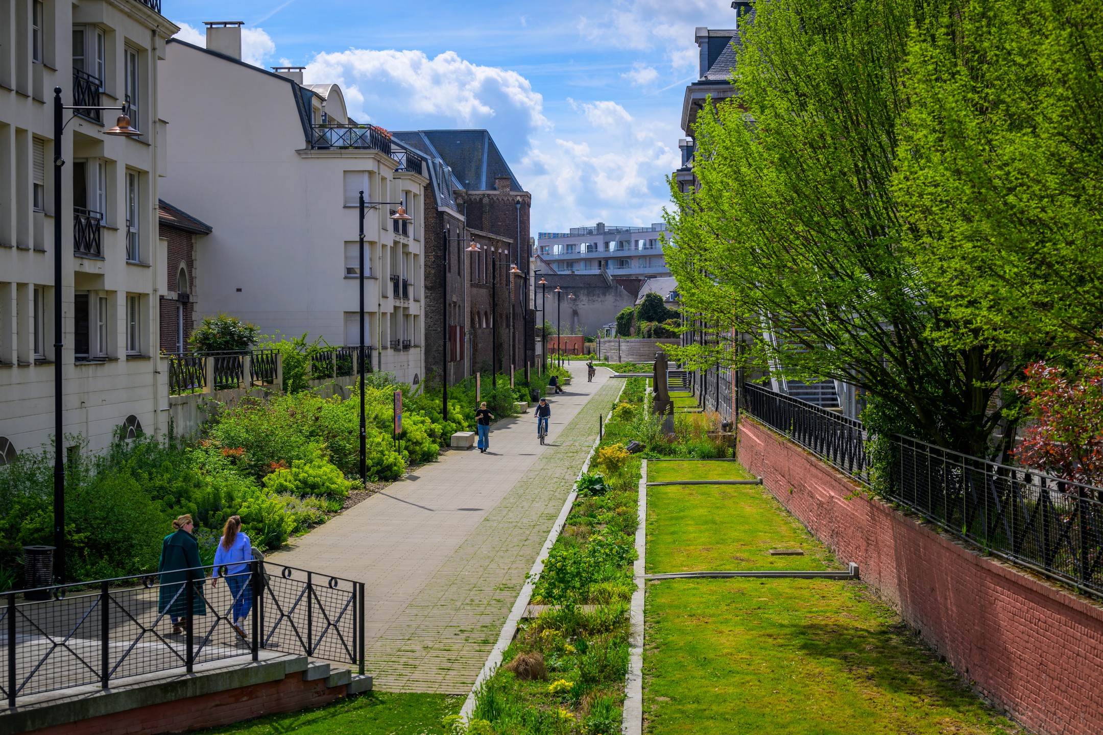 La coulée verte

#valenciennesmetropole #valenciennestourismeetcongres #touslesvalenciennoisici #tlvi #nordpasdecalais #hdf_en_photos #hautsdefrance #departement59 #monnordennord #igersvalenciennes #Nord #hautsdefrance #nordmylove #soleil