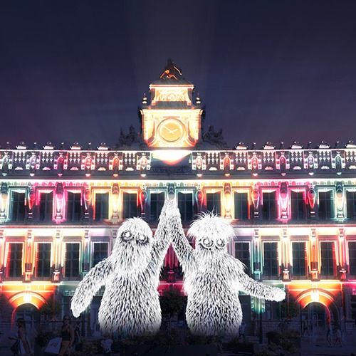 [RDV] Le Video Mapping Festival, organisé par les Rencontres Audiovisuelles, revient en 2024 pour une 7e édition dans toute la région Hauts-de-France ! et fait étape le samedi 8 juin à Valenciennes pour célébrer la restauration de la façade de l’hôtel de ville.
🔹 4 créations seront proposées, l’une réalisée par des artistes mapping, et 3 autres conçues au cours d’ateliers participatifs menés en 2023 par des habitants de Valenciennes Métropole
🔹 Avant cette projection, vous pourrez profiter, dans la soirée, de musique et des démonstrations de danses. 
😉 Une date à marquer dès maintenant sur votre agenda 😉

📅 VIDEO MAPPING FESTIVAL #7
Samedi 8 juin 2024
22h30 > 23h30 – Diffusion en boucle
Gratuit
📍 Hôtel de Ville : Place d’Armes
+ d’infos 👉 https://videomappingfestival.com/valenciennes-hotel-de-ville-8-juin/

Avec le soutien de la Région Hauts-de-France, la Drac Hauts-de-France et Valenciennes Métropole

Lien de l’événement : https://www.facebook.com/events/747657584238939/