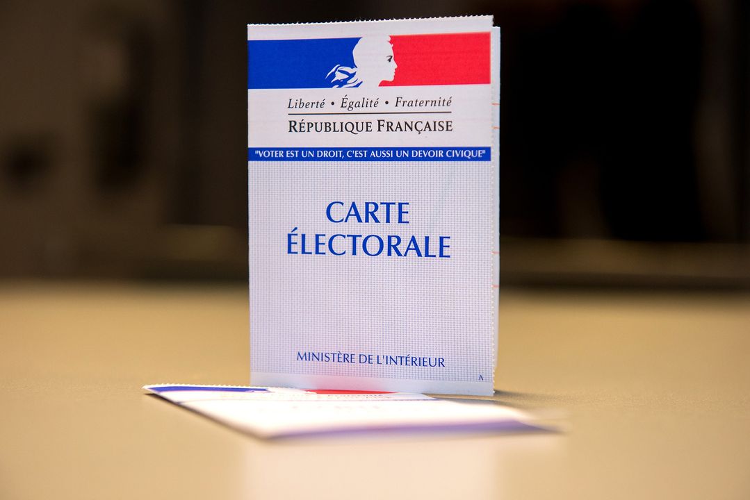 [🗳🗳𝗜𝗡𝗙𝗢 𝗘́𝗟𝗘𝗖𝗧𝗜𝗢𝗡𝗦 𝗟𝗘́𝗚𝗜𝗦𝗟𝗔𝗧𝗜𝗩𝗘𝗦 – 𝟯𝟬 𝗝𝗨𝗜𝗡 𝗘𝗧 𝟳 𝗝𝗨𝗜𝗟𝗟𝗘𝗧🗳🗳] 

🔹 𝗩𝗲́𝗿𝗶𝗳𝗶𝗲𝘇 𝗹𝗮 𝗹𝗼𝗰𝗮𝗹𝗶𝘀𝗮𝘁𝗶𝗼𝗻 𝗱𝗲 𝘃𝗼𝘁𝗿𝗲 𝗯𝘂𝗿𝗲𝗮𝘂 𝗱𝗲 𝘃𝗼𝘁𝗲 
Consultez la carte interactive disponible sur
 👉 https://urlr.me/W2gKw

🔹 𝗟’𝗮𝗰𝗰𝗲̀𝘀 𝗮̀ 𝘃𝗼𝘁𝗿𝗲 𝗯𝘂𝗿𝗲𝗮𝘂 𝗱𝗲 𝘃𝗼𝘁𝗲 𝘀𝗲𝗿𝗮 𝗺𝗮𝘁𝗲́𝗿𝗶𝗮𝗹𝗶𝘀𝗲́ 𝗽𝗮𝗿 𝘂𝗻𝗲 𝘀𝗶𝗴𝗻𝗮𝗹𝗲́𝘁𝗶𝗾𝘂𝗲, l’accès pour les personnes à mobilité réduite sera lui aussi fléché.

🔹 La Ville de Valenciennes renouvèle son 𝘀𝗲𝗿𝘃𝗶𝗰𝗲 « 𝗻𝗮𝘃𝗲𝘁𝘁𝗲 » et met ainsi à disposition des personnes ne pouvant pas se rendre dans leur bureau de vote, un chauffeur de 8h à 17h30.
👉 Pour en bénéficier, contactez le service démarches citoyennes au 03 27 22 59 53

🔺 𝗔𝗯𝘀𝗲𝗻𝘁 ? 𝗙𝗮𝗶𝘁𝗲𝘀 𝘂𝗻𝗲 𝗽𝗿𝗼𝗰𝘂𝗿𝗮𝘁𝗶𝗼𝗻
Toutes les infos 👉 https://urlr.me/6MgzP

ℹ 𝗣𝗼𝘂𝗿 𝘁𝗼𝘂𝘁𝗲𝘀 𝗶𝗻𝘁𝗲𝗿𝗿𝗼𝗴𝗮𝘁𝗶𝗼𝗻𝘀,
contactez l’équipe du service « Élections », elle vous conseillera et vous accompagnera dans vos démarches.