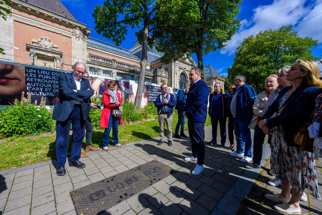 [INFOS] Le Musée des Beaux-Arts de Valenciennes entame sa métamorphose ! 
🔹réfection du clos couvert,
🔹remplacement des grandes verrières, 
🔹aménagements supplémentaires, 
🔹nouvelle entrée côté place Verte. 
ℹ réouverture des portes en septembre 2026.
En attendant, le musée continue de proposer sa programmation « Hors les Murs », notamment avec une exposition sur les fouilles archéologiques du futur cinéma de l’Arsenal. à découvrir absolument au Royal Hainaut Spa & Resort Hotel