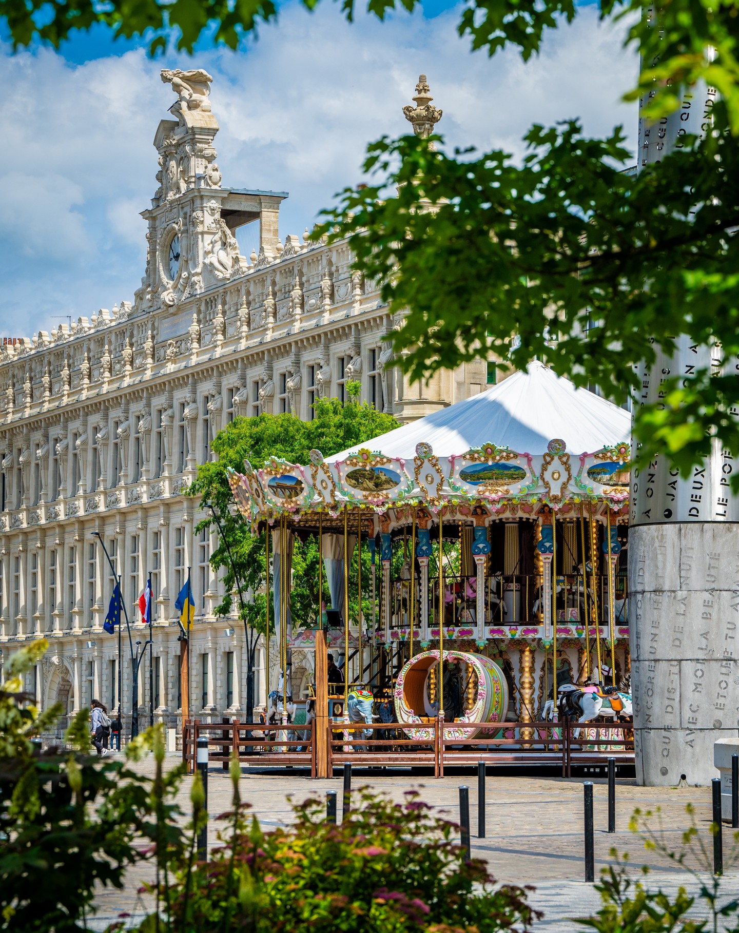 Un magnifique #carrousel est prêt à vous accueillir tous les jours jusqu’à la fin du mois d’août de 14h à 20h sauf le mercredi de 10h à 20h.

#chevauxdebois #manege #carrousel #valenciennes_maville #valenciennesmetropole #valenciennestourismeetcongres #touslesvalenciennoisici #tlvi #igersvalenciennes #hdf_en_photos