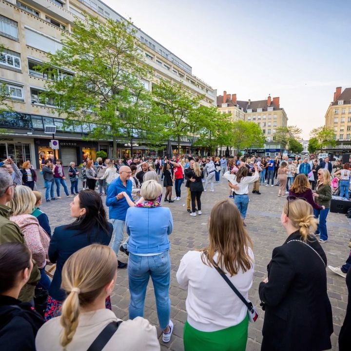 [🕺💃 A VOS AGENDAS 🕺💃 ] MC Latino vous donne RDV samedi 24 août dès 19h sur la place d’Armes. Ambiance latino garantie 🤩😎
👉 On vous attend nombreux pour un samedi de folie à Valenciennes😉