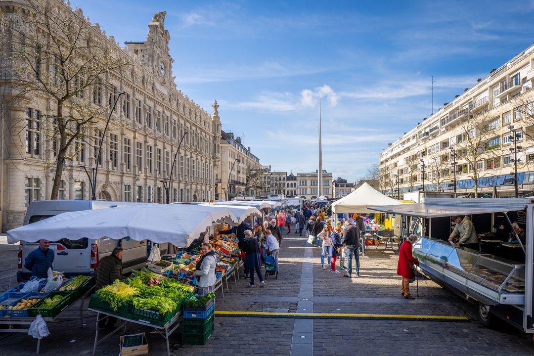 [INFO] Le marché bihebdomadaire 🍓🍏  est de retour sur la place d’Armes dès mercredi 14 août 😉