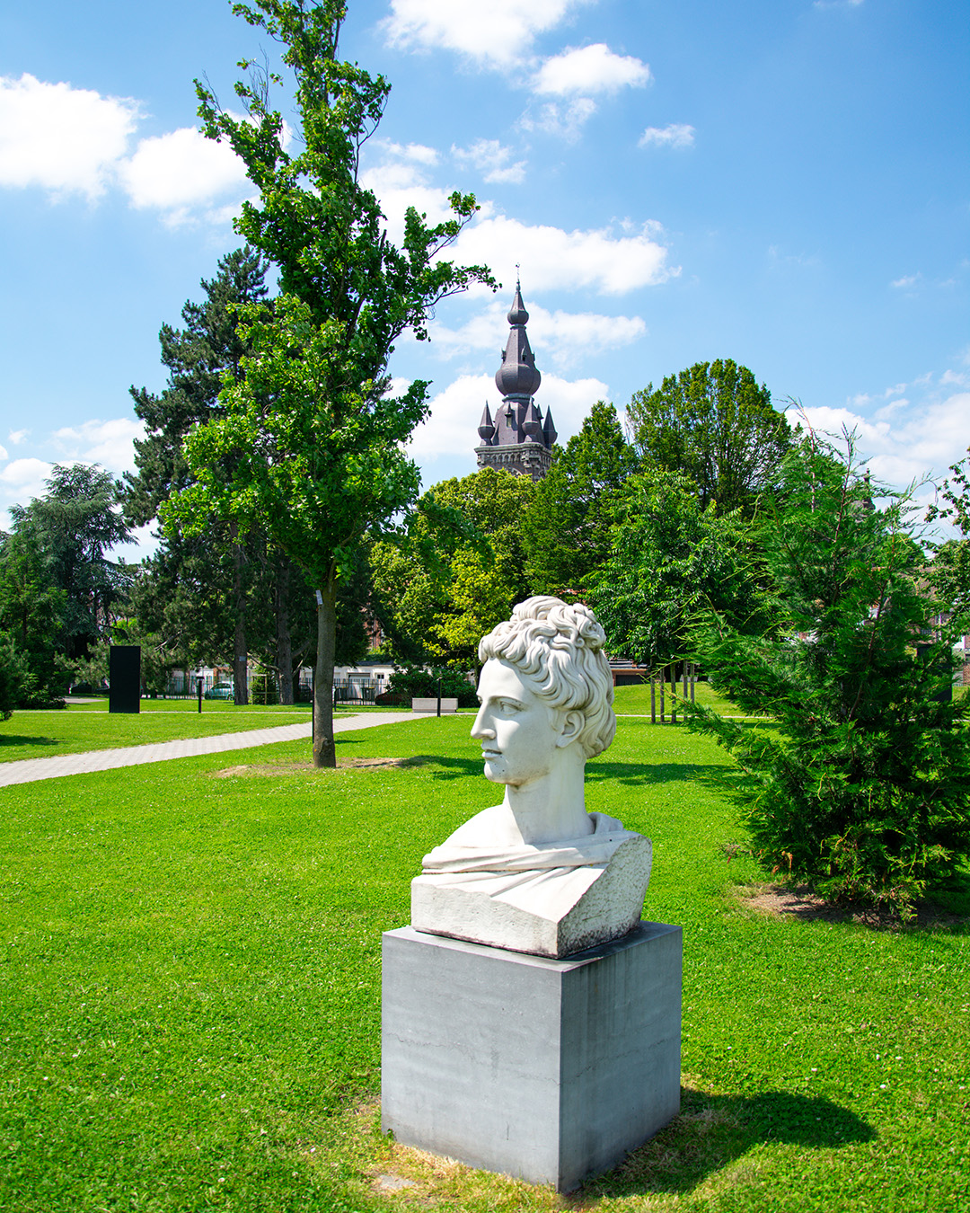 Venez flâner au parc des prix de Rome, vous aurez l’occasion de voir, entre autre, la « Tête colossale de la Victoire, 1869 de Gustave Crauk »
Ce Jardin-musée de 16 000m2 rend hommage aux nombreux prix de Rome Valenciennois et allie agréablement nature et culture 🙂😌🌳

#valenciennestourismeetcongres #valenciennesmetropole #touslesvalenciennoisici #tlvi #nordpasdecalais #hdf_en_photos #hautsdefrance #departement59 #monnordenor #igersvalenciennes #Nord #hautsdefrance #nordmylove #parc #nature #culture #detente #prixderome