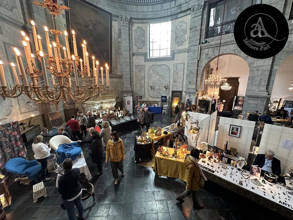 [🎅PLACE A NOËL🎅] Artisanale Valenciennes, 𝗹𝗲 𝘀𝗮𝗹𝗼𝗻 𝗱𝗲𝘀 𝗺𝗲́𝘁𝗶𝗲𝗿𝘀 𝗱’𝗮𝗿𝘁 𝗿𝗲𝘃𝗶𝗲𝗻𝘁 𝗹𝗲𝘀 𝟲, 𝟳 𝗲𝘁 𝟴 𝗱𝗲́𝗰𝗲𝗺𝗯𝗿𝗲, pour leur 36ème anniversaire les 23 professionnels de Métiers d’Art vous accueillent dans la Chapelle XVIIIème siècle du Royal Hainaut Spa & Resort Hotel
👉Au programme : doreur ornemaniste, restaurateurs de meubles et de tableaux, tapissière décoratrice, maroquinière, sculptrices en terre et céramique, ébéniste, souffleuse de verre plasticienne,… 
🤩🤩Ils vous attendent nombreux 😉😉
+ d’infos 👉https://www.valenciennes.fr/agenda/salon-lartisanale-metiers-dart-un-avenir-a-vivre/ 👇