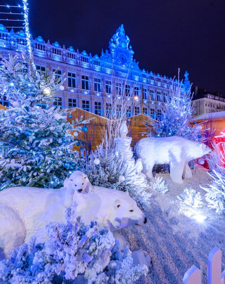 [Place à Noël] Chaque week-end des animations vous sont proposées

📅 Samedi 7 décembre à partir de 14h et jusqu’à 20h
Balades en poneys

📅 Dimanche 8 décembre à partir de 17h
La parade Saint-Nicolas

📅 Samedi 14 décembre à partir de 17h30
Concert des élèves du conservatoire

📅 Dimanche 15 décembre à partir de 15h00
Démonstration de danse par Va school

📅 Samedi 21 décembre à 16h30, 18h30 et 19h30
Déambulation musicale par New Strompers

📅 Dimanche 22 décembre à partir de 15h30
Animations musicales, par les ateliers de PAM

📅 Dimanche 22 décembre à partir de 17h00 et jusqu’à 20h
Animations musicales, par Dixieland

📅 Mardi 24 décembre à 14h 
Xmas show, animation musicale de Noël, par le Sound Truck

Toutes les infos sont sur https://www.valenciennes.fr/place-a-noel
.
.
.
#noel #noel_a_valenciennes #valenciennesmetropole #valenciennestourisme #festivités #illuminationsdenoel #chalet #touslesvalenciennoisici #tlvi #nordpasdecalais #hdf_en_photos #hautsdefrance #departement59 #monnordenor #igersvalenciennes #Nord #nordmylove