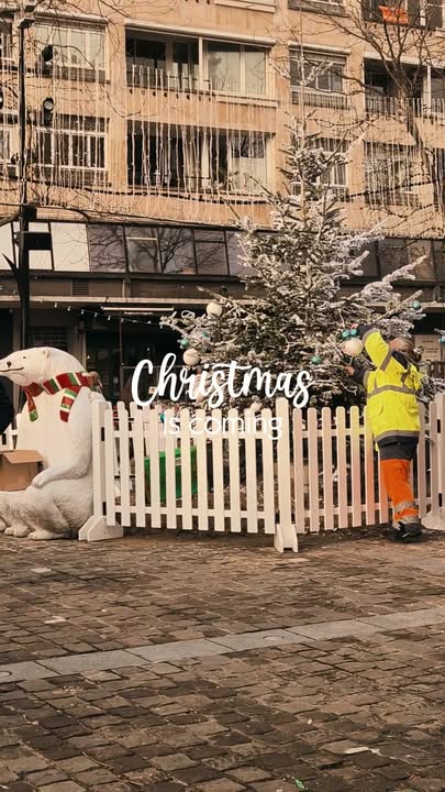 [🎅🎄 PLACE À NOËL 🎅🎄 ] ✨ Plus qu’une journée avant que la magie de Noël envahisse la ville… 🎄😍
👉 Le compte à rebours est lancé RDV ce vendredi à 17h, place d’Armes pour le coup d’envoi des festivités de fin d’année !
Vous êtes prêts ? Nous, on a hâte ! 🎅🎡
➡️ Découvrez le programme complet 👉 https://www.valenciennes.fr/place-a-noel/