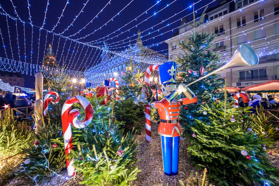 [Place à Noël] 
Vendredi 29 novembre, Valenciennes s’est illuminée ! 😍🎄✨🎅

Le marché est ouvert : 
– Du dimanche au jeudi : 11h à 20h
– Les vendredis et samedis : 11h à 21h30
– Le 24 décembre : 11h à 18h

Toutes les infos sont sur https://www.valenciennes.fr/place-a-noel
.
.
.
#noel #noel_a_valenciennes #valenciennesmetropole #valenciennestourisme #festivités #illuminationsdenoel #chalet #touslesvalenciennoisici #tlvi #nordpasdecalais #hdf_en_photos #hautsdefrance #departement59 #monnordenor #igersvalenciennes #Nord #nordmylove