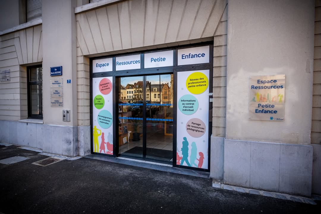 👶 𝗣𝗼𝗿𝘁𝗲𝘀 𝗢𝘂𝘃𝗲𝗿𝘁𝗲𝘀 𝗱𝘂 𝗥𝗲𝗹𝗮𝗶𝘀 𝗣𝗲𝘁𝗶𝘁𝗲 𝗘𝗻𝗳𝗮𝗻𝗰𝗲 𝗮̀ 𝗩𝗮𝗹𝗲𝗻𝗰𝗶𝗲𝗻𝗻𝗲𝘀 👶
𝙑𝙤𝙪𝙨 𝙚̂𝙩𝙚𝙨 𝙖̀ 𝙡𝙖 𝙧𝙚𝙘𝙝𝙚𝙧𝙘𝙝𝙚 𝙙’𝙪𝙣 𝙢𝙤𝙙𝙚 𝙙’𝙖𝙘𝙘𝙪𝙚𝙞𝙡 𝙥𝙤𝙪𝙧 𝙫𝙤𝙩𝙧𝙚 𝙚𝙣𝙛𝙖𝙣𝙩 ? Venez rencontrer les professionnels du Relais Petite Enfance et les Assistant(e)s Maternel(le)s de Valenciennes lors des portes ouvertes !

📅 𝗥𝗗𝗩 𝘀𝗮𝗺𝗲𝗱𝗶 𝟭𝟱 𝗺𝗮𝗿𝘀
𝗗𝗲 𝟵𝗵𝟯𝟬 𝗮̀ 𝟭𝟭𝗵𝟯𝟬
𝗘𝘀𝗽𝗮𝗰𝗲 𝗥𝗲𝘀𝘀𝗼𝘂𝗿𝗰𝗲𝘀 𝗣𝗲𝘁𝗶𝘁𝗲 𝗘𝗻𝗳𝗮𝗻𝗰𝗲, 𝟳 𝗿𝘂𝗲 𝗠𝗮𝘂𝗿𝗶𝗰𝗲 𝗕𝗮𝘂𝗰𝗵𝗼𝗻𝗱

𝗔𝘂 𝗽𝗿𝗼𝗴𝗿𝗮𝗺𝗺𝗲 :
✨ Échangez avec les professionnels du secteur
✨ Découvrez les ateliers proposés pour accompagner les tout-petits
✨ Obtenez des informations sur les coûts et les aides possibles

C’est l’occasion idéale pour en savoir plus sur l’accueil familial et trouver la solution qui vous convient !

👉 Accès libre – N’hésitez pas à venir nombreux !
